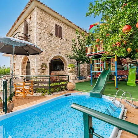 Holiday home Mountain Oasis - Pool & Playground Near Neda Falls