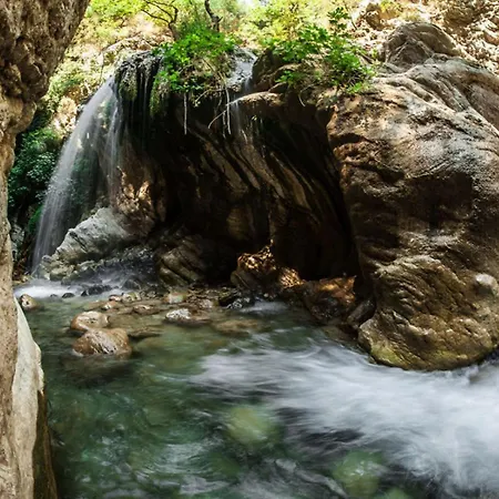 Mountain Oasis - Pool & Playground Near Neda Falls 아파트