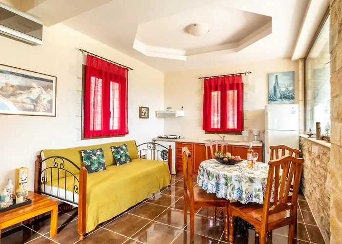 Mountain Oasis - Pool & Playground Near Neda Falls Daire Kalitsaina