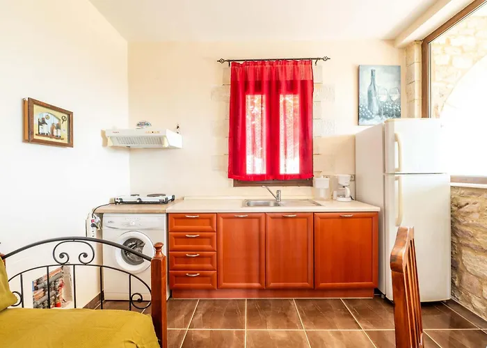 Mountain Oasis - Pool & Playground Near Neda Falls Daire Kalitsaina